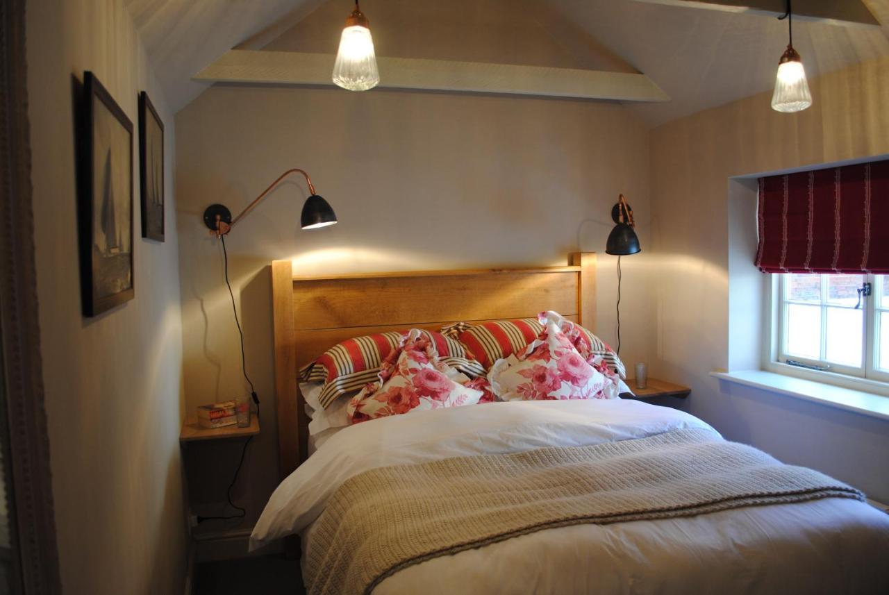 Courtyard Cottages Lymington, 2 Adults Only Exterior photo